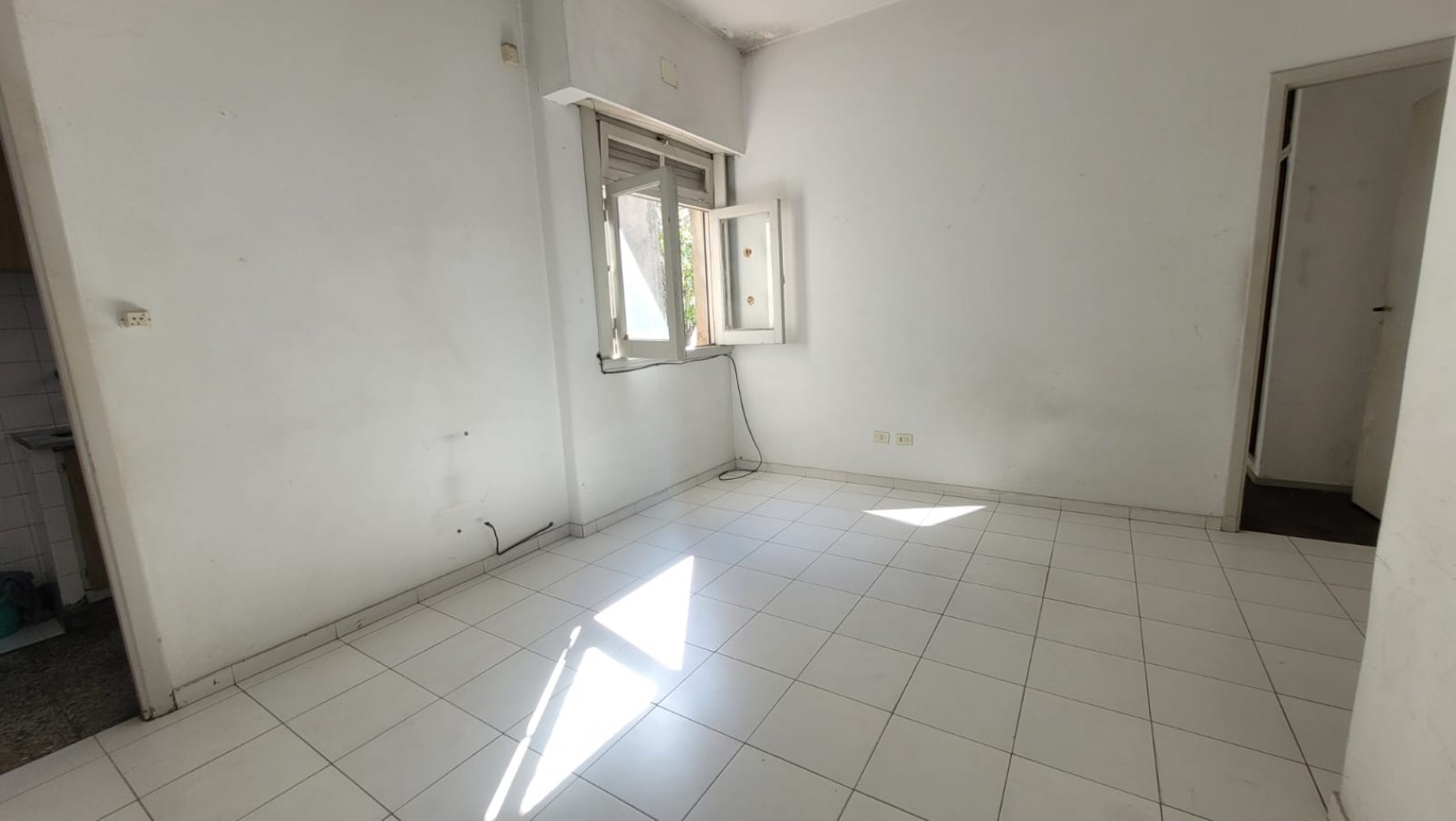 VENDIDO. VENTA. VILLA PUEYRREDON. Departamento 2 Ambientes Apto Credito. Cocina Independiente a Reciclar. Por Escalera. OPORTUNIDAD