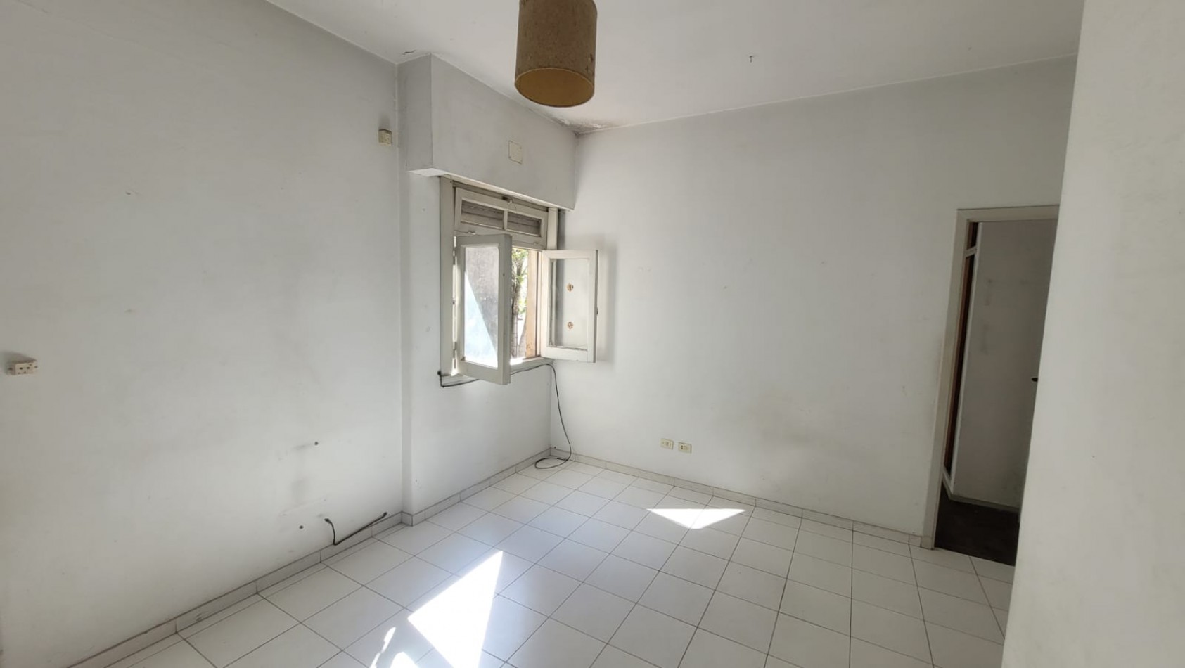 VENDIDO. VENTA. VILLA PUEYRREDON. Departamento 2 Ambientes Apto Credito. Cocina Independiente a Reciclar. Por Escalera. OPORTUNIDAD