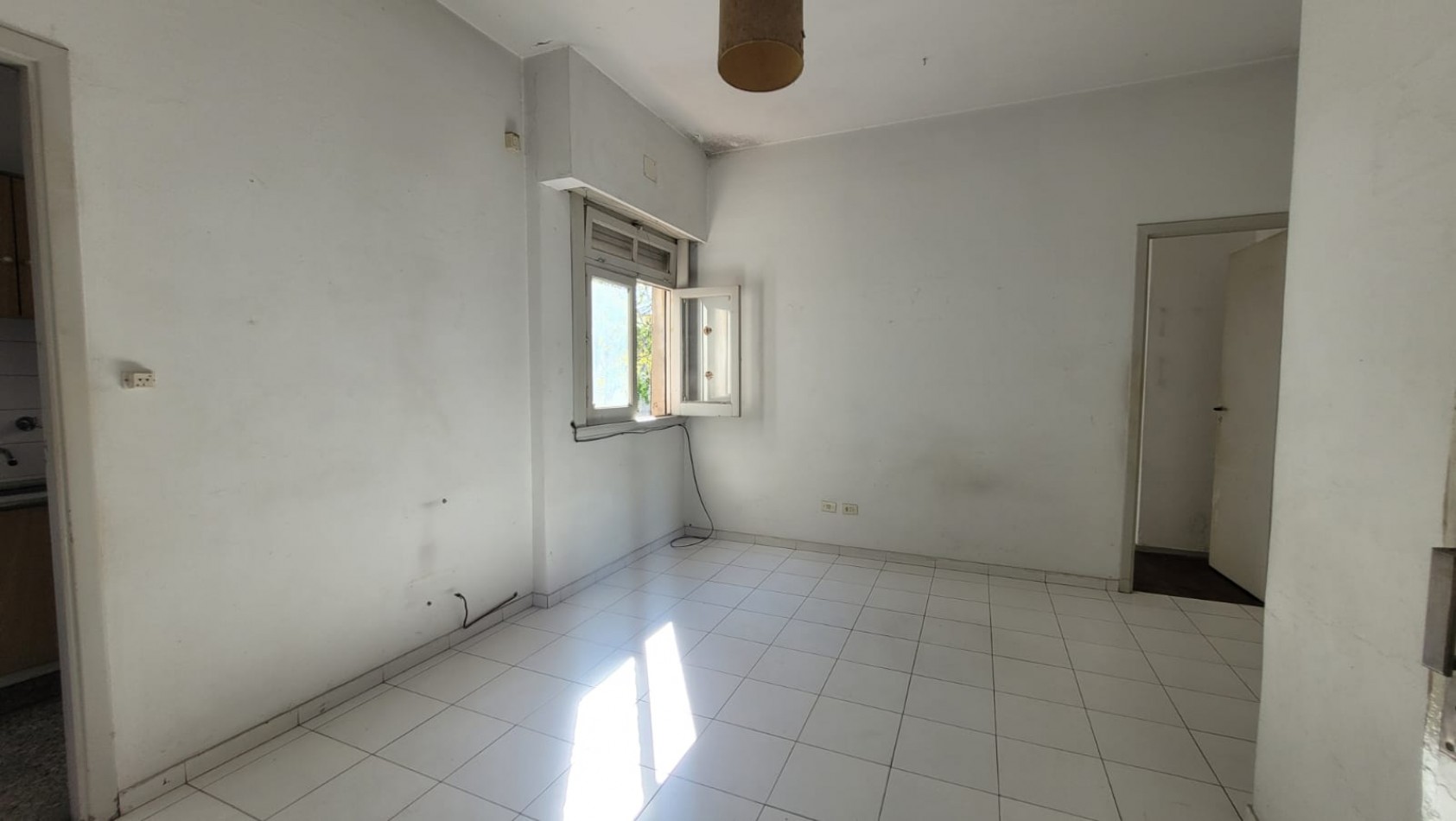 VENDIDO. VENTA. VILLA PUEYRREDON. Departamento 2 Ambientes Apto Credito. Cocina Independiente a Reciclar. Por Escalera. OPORTUNIDAD