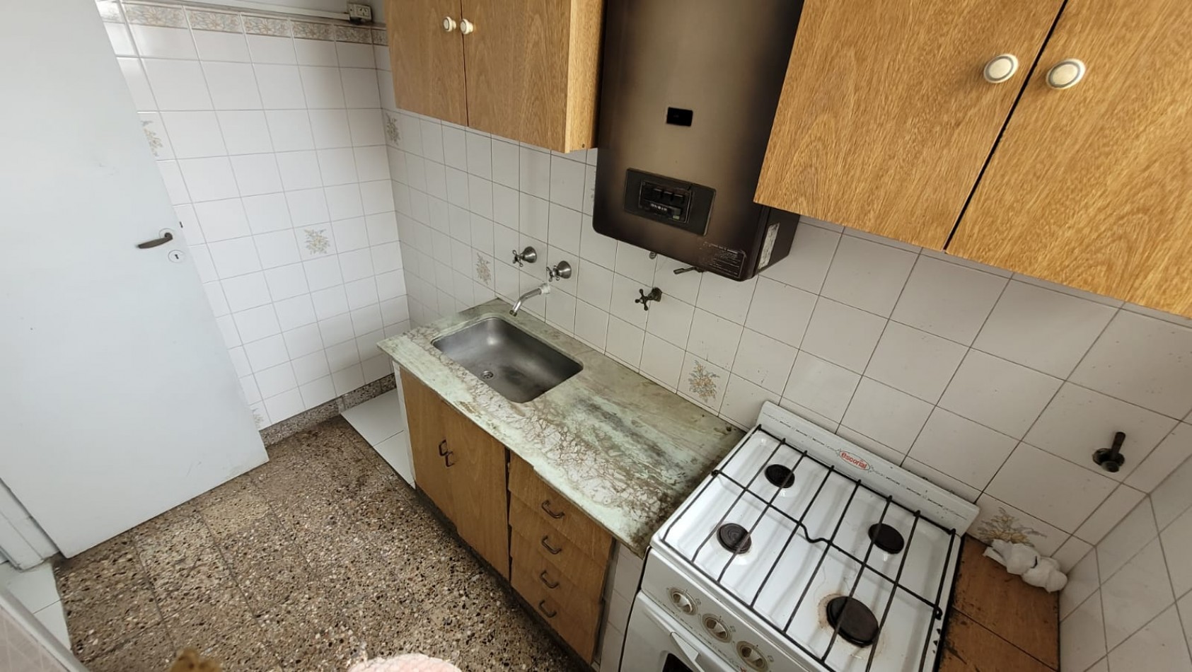 VENDIDO. VENTA. VILLA PUEYRREDON. Departamento 2 Ambientes Apto Credito. Cocina Independiente a Reciclar. Por Escalera. OPORTUNIDAD