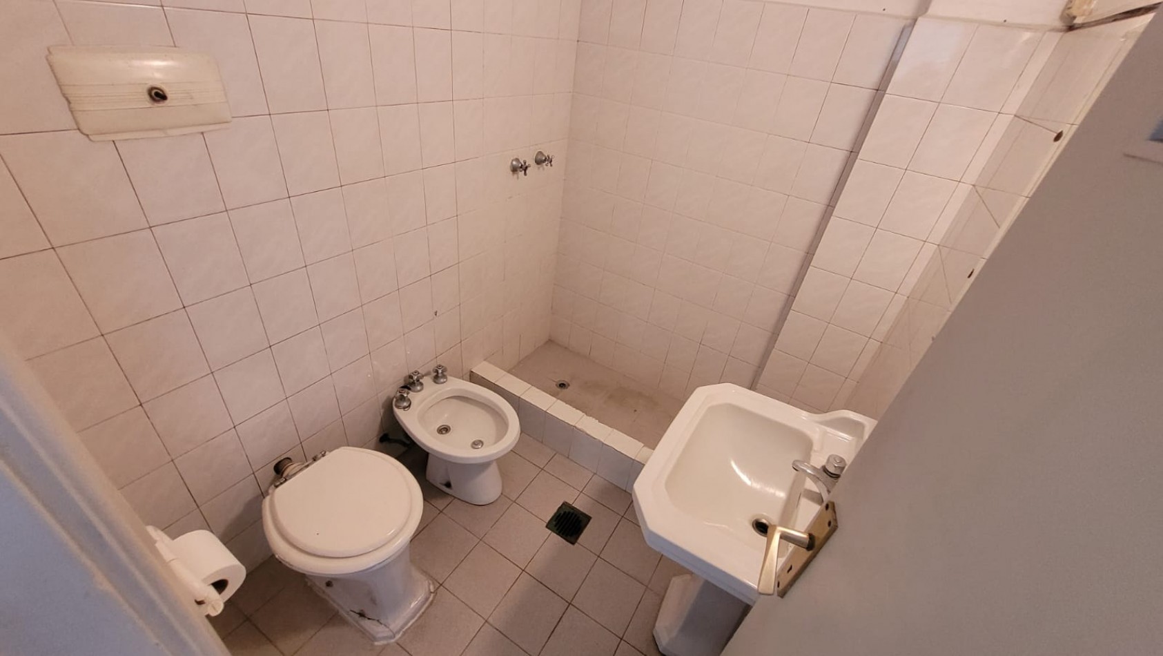 VENDIDO. VENTA. VILLA PUEYRREDON. Departamento 2 Ambientes Apto Credito. Cocina Independiente a Reciclar. Por Escalera. OPORTUNIDAD