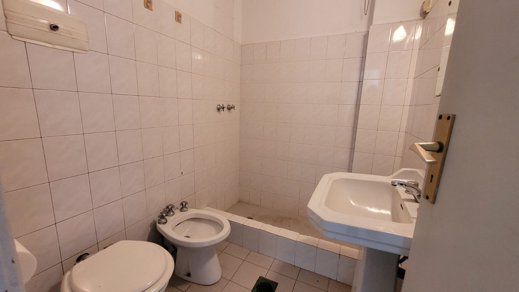 VENDIDO. VENTA. VILLA PUEYRREDON. Departamento 2 Ambientes Apto Credito. Cocina Independiente a Reciclar. Por Escalera. OPORTUNIDAD