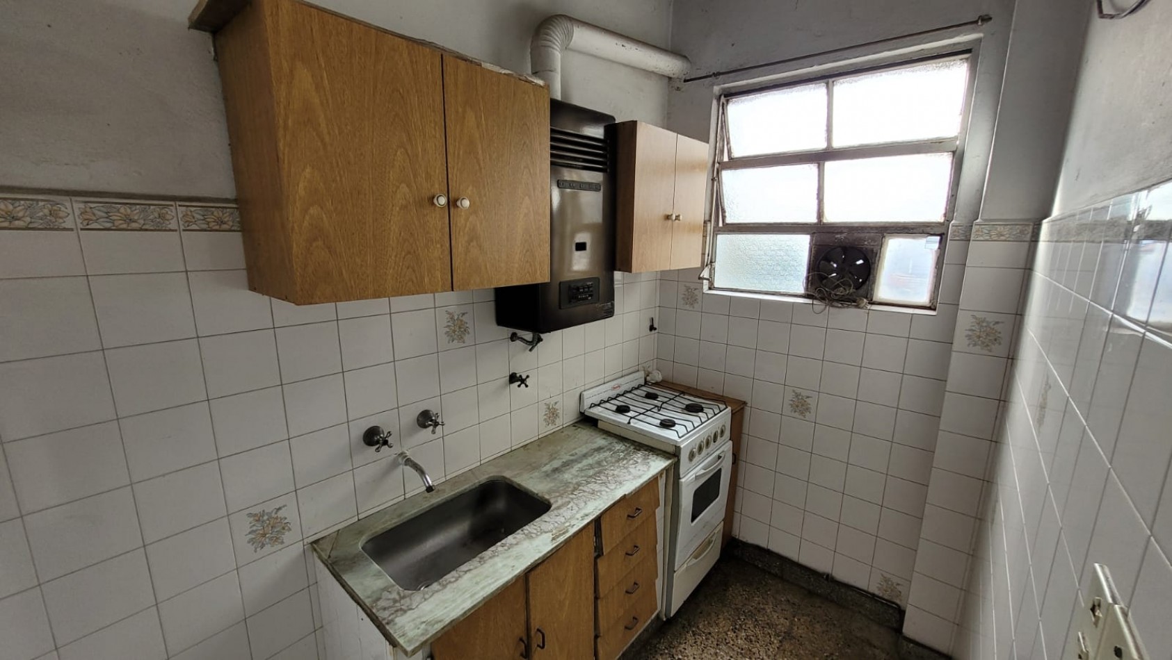 VENDIDO. VENTA. VILLA PUEYRREDON. Departamento 2 Ambientes Apto Credito. Cocina Independiente a Reciclar. Por Escalera. OPORTUNIDAD