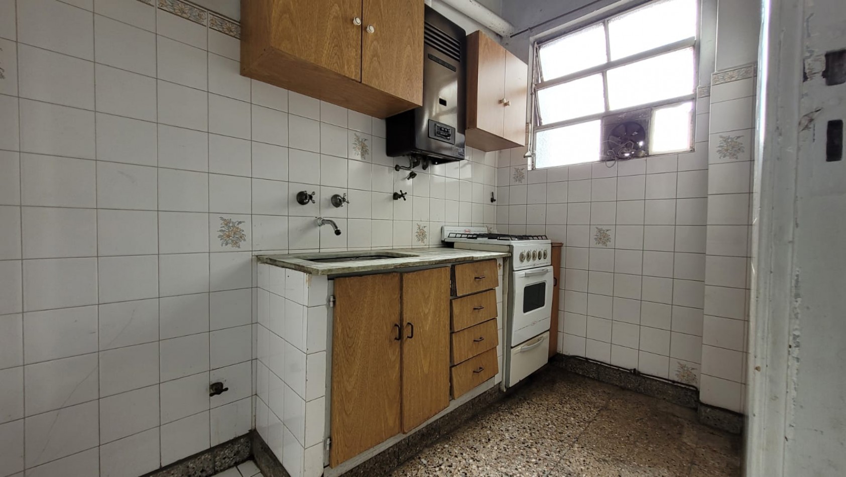 VENDIDO. VENTA. VILLA PUEYRREDON. Departamento 2 Ambientes Apto Credito. Cocina Independiente a Reciclar. Por Escalera. OPORTUNIDAD