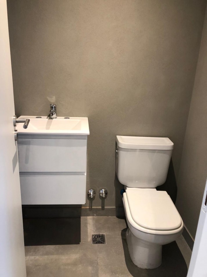 VENDIDO. VENTA. Departamento 3 Ambientes con Toilette Patio con Parrilla. Villa Urquiza