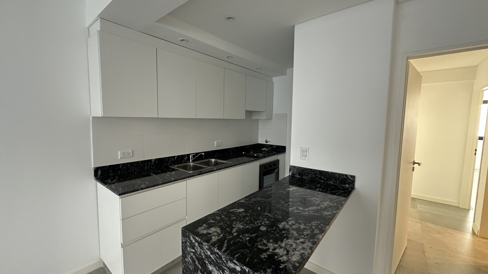 VENTA. Departamento 3 Ambientes a Estrenar con Toilette y Balcon Pequeño. VILLA URQUIZA