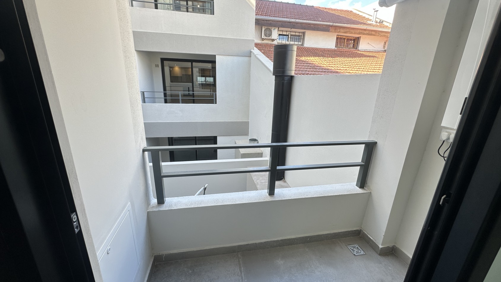 VENTA. Departamento 3 Ambientes a Estrenar con Toilette y Balcon Pequeño. VILLA URQUIZA