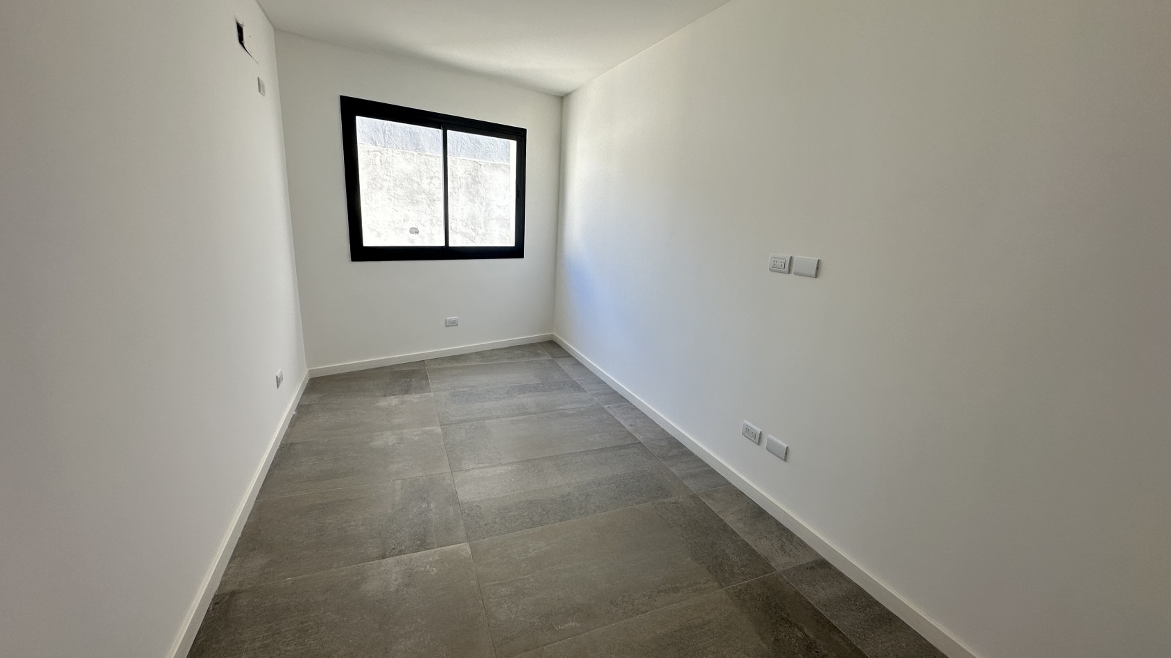 VENTA. Departamento 3 Ambientes a Estrenar con Toilette y Balcon Pequeño. VILLA URQUIZA