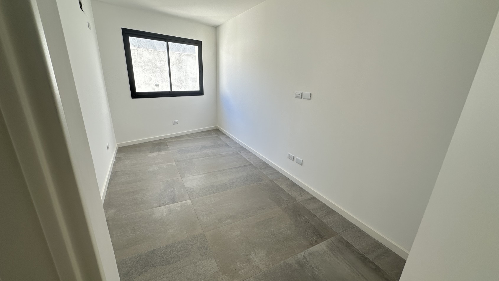 VENTA. Departamento 3 Ambientes a Estrenar con Toilette y Balcon Pequeño. VILLA URQUIZA