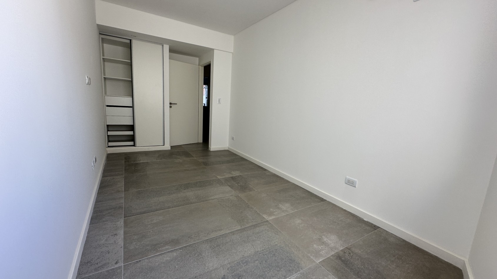 VENTA. Departamento 3 Ambientes a Estrenar con Toilette y Balcon Pequeño. VILLA URQUIZA