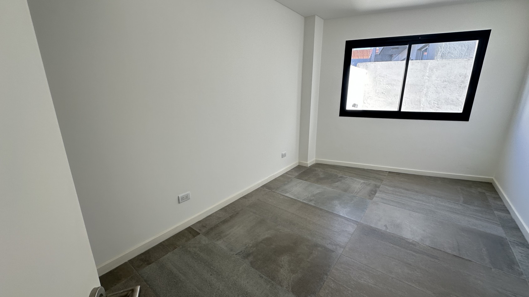 VENTA. Departamento 3 Ambientes a Estrenar con Toilette y Balcon Pequeño. VILLA URQUIZA