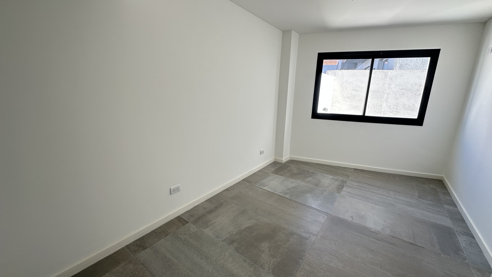 VENTA. Departamento 3 Ambientes a Estrenar con Toilette y Balcon Pequeño. VILLA URQUIZA