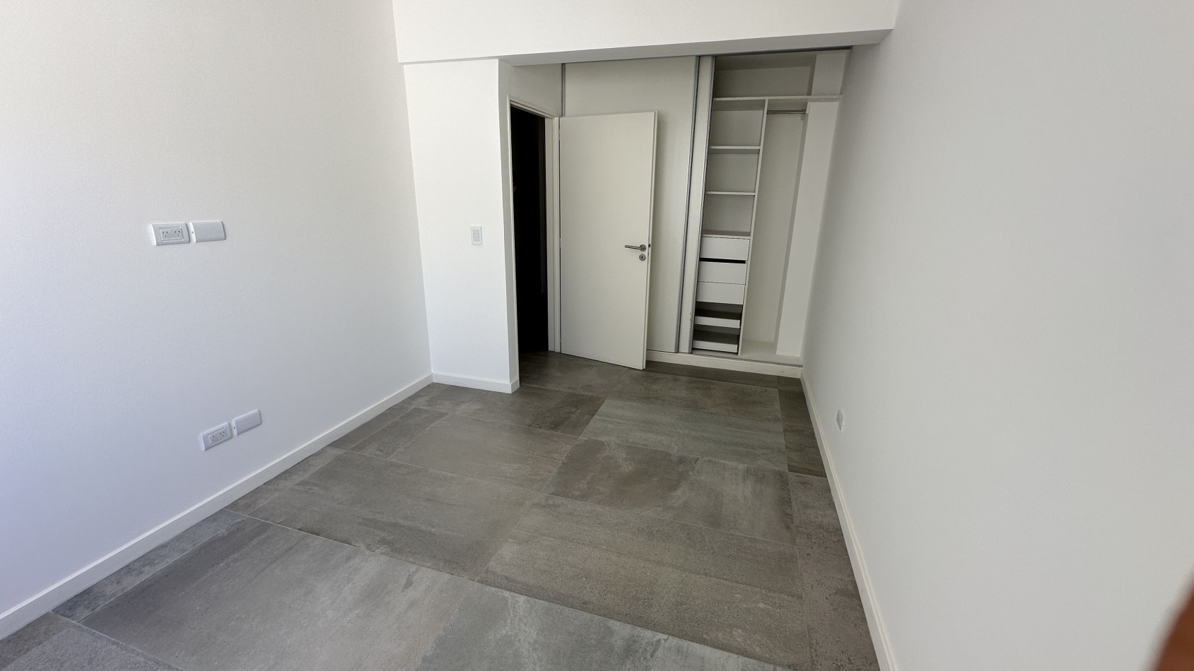 VENTA. Departamento 3 Ambientes a Estrenar con Toilette y Balcon Pequeño. VILLA URQUIZA