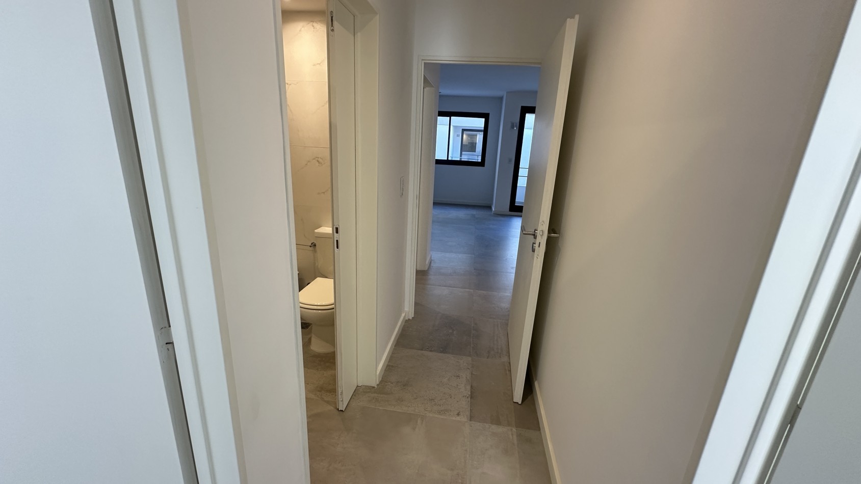 VENTA. Departamento 3 Ambientes a Estrenar con Toilette y Balcon Pequeño. VILLA URQUIZA