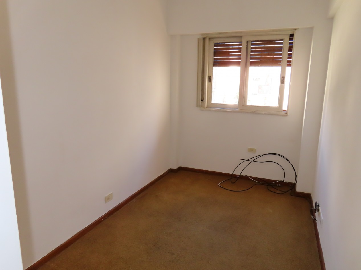 VENTA. Piso Unico 2 Dorm Y Dependencia de Servicio Cochera Fija Cubierta Baulera. BELGRANO