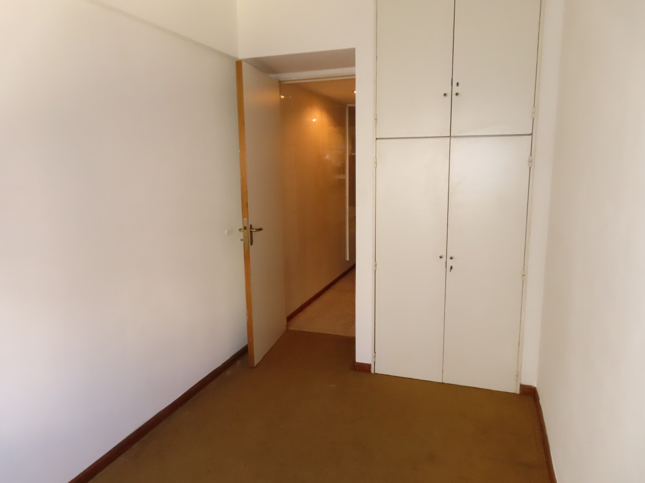 VENTA. Piso Unico 2 Dorm Y Dependencia de Servicio Cochera Fija Cubierta Baulera. BELGRANO