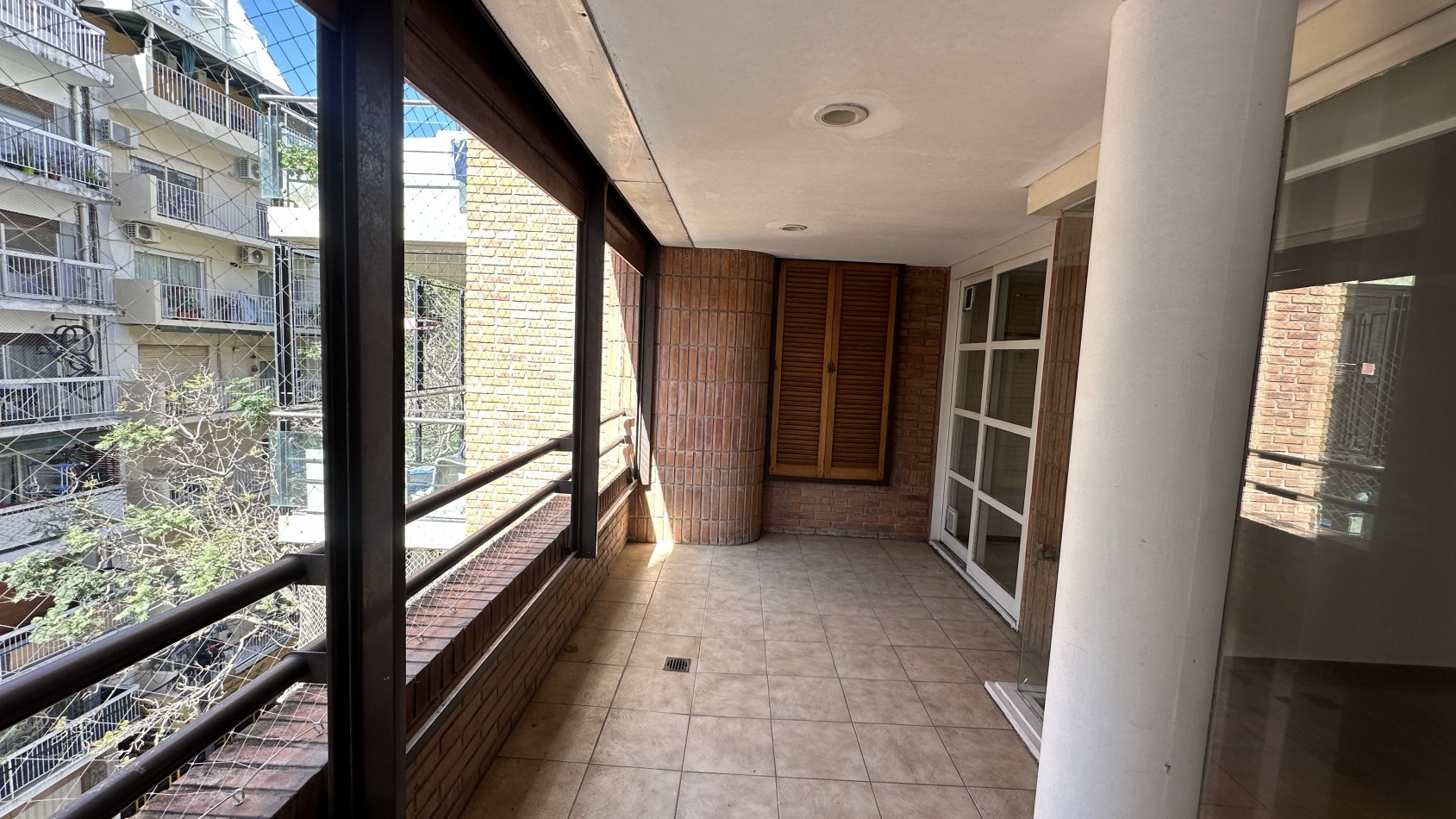 VENTA. Piso Unico 2 Dorm Y Dependencia de Servicio Cochera Fija Cubierta Baulera. BELGRANO