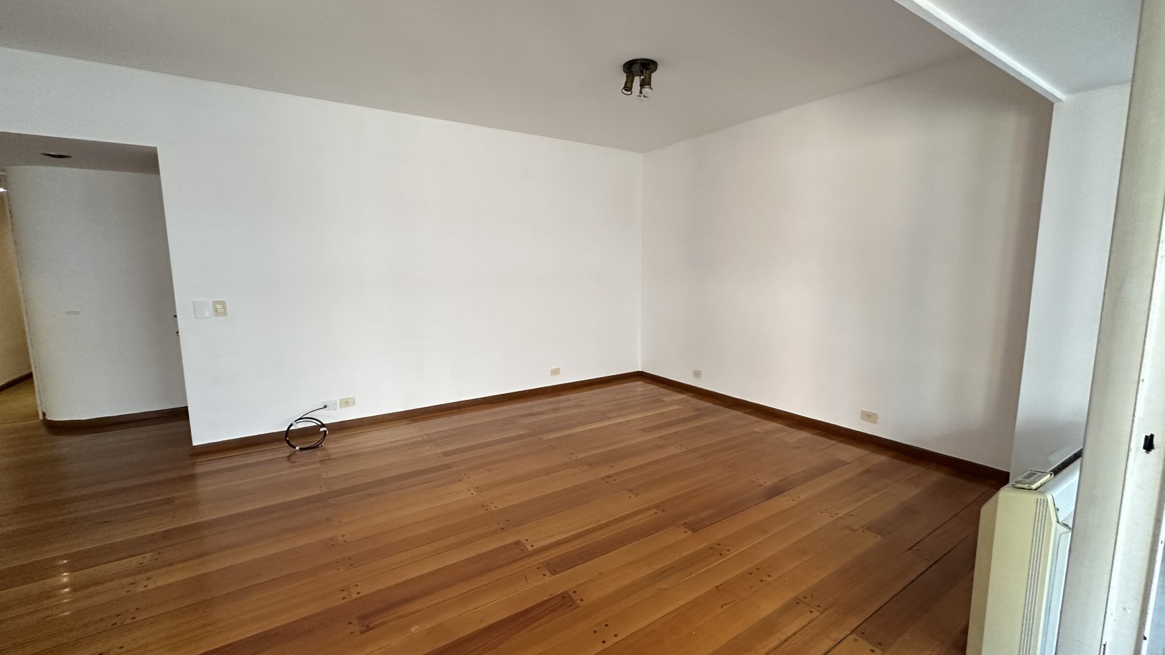 VENTA. Piso Unico 2 Dorm Y Dependencia de Servicio Cochera Fija Cubierta Baulera. BELGRANO