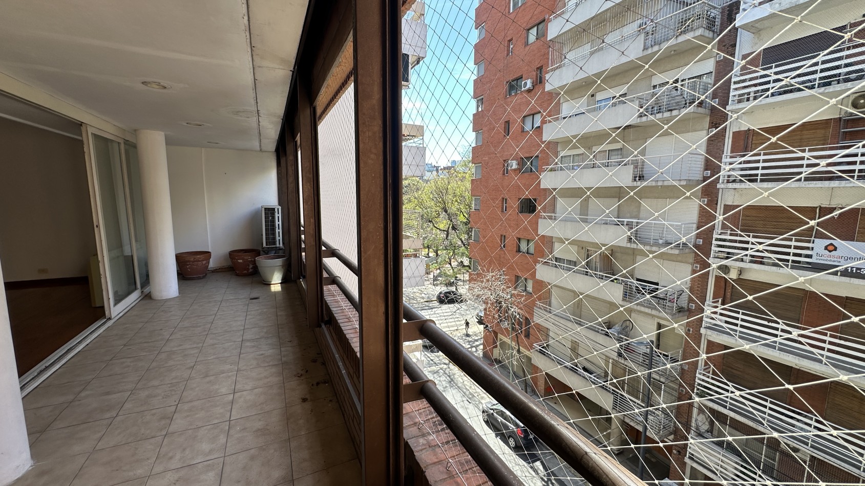 VENTA. Piso Unico 2 Dorm Y Dependencia de Servicio Cochera Fija Cubierta Baulera. BELGRANO
