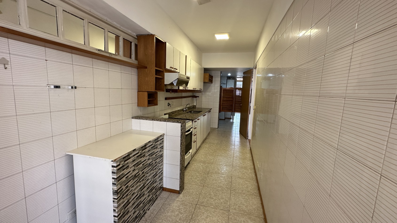 VENTA. Piso Unico 2 Dorm Y Dependencia de Servicio Cochera Fija Cubierta Baulera. BELGRANO