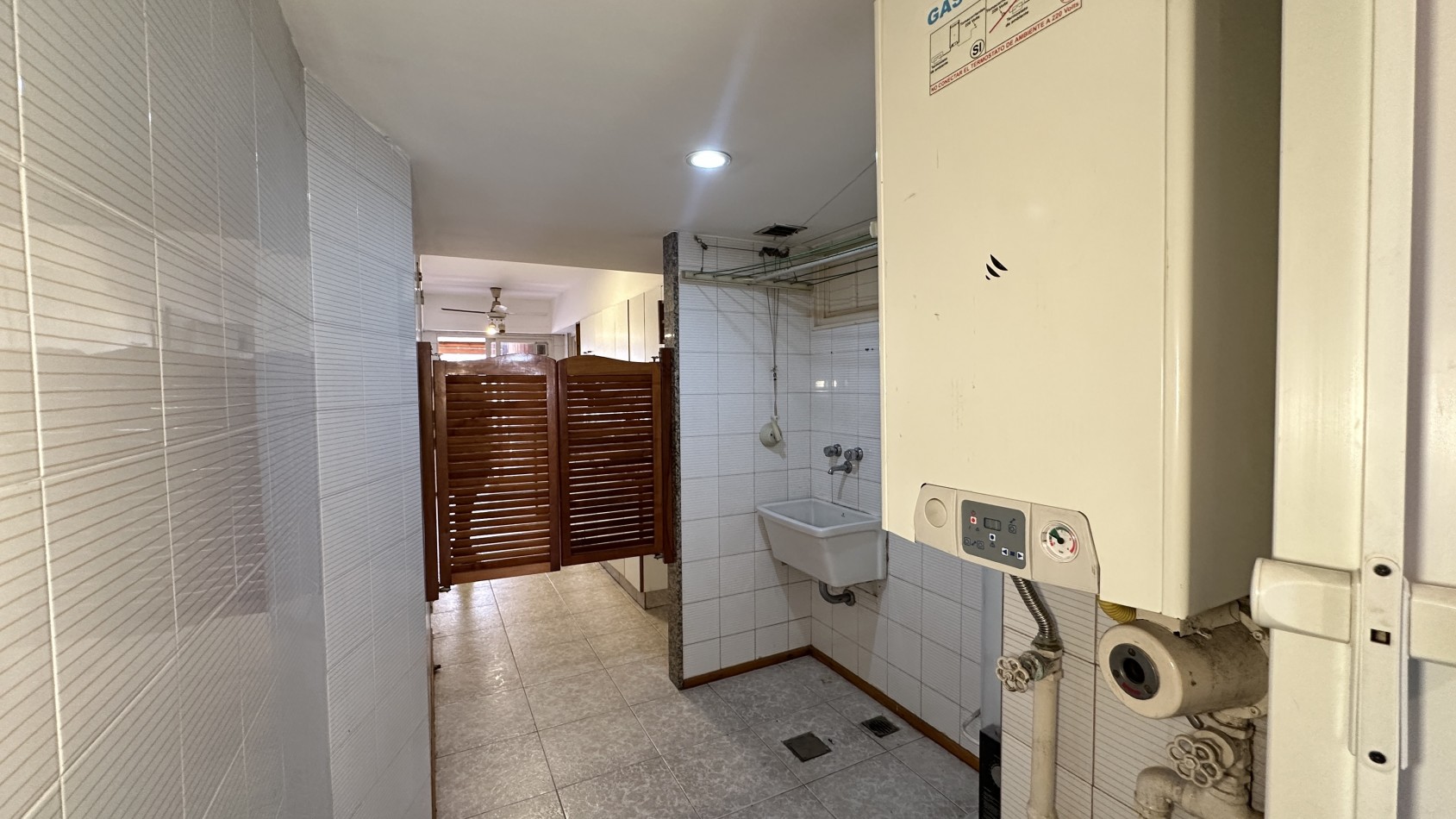 VENTA. Piso Unico 2 Dorm Y Dependencia de Servicio Cochera Fija Cubierta Baulera. BELGRANO