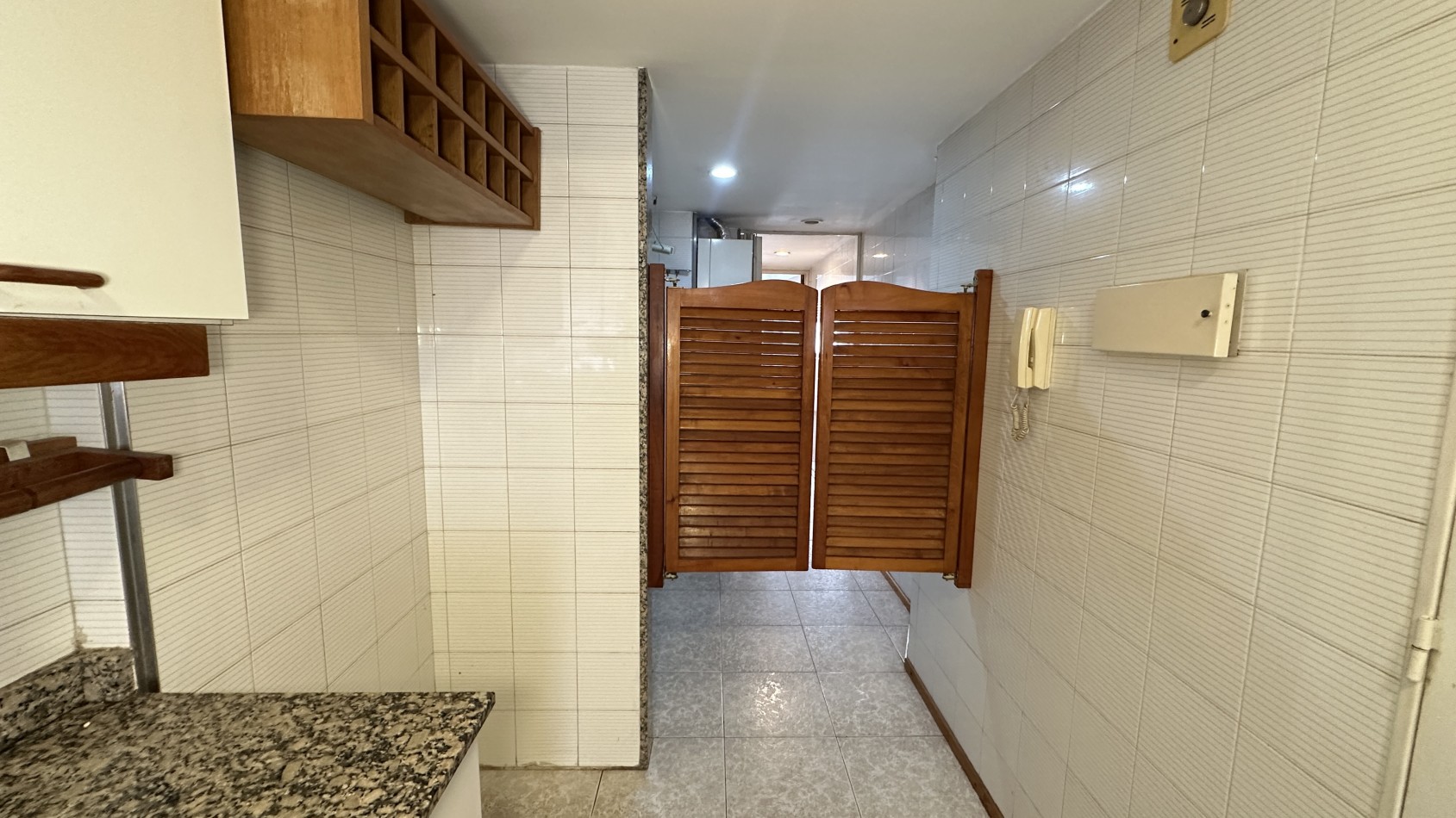 VENTA. Piso Unico 2 Dorm Y Dependencia de Servicio Cochera Fija Cubierta Baulera. BELGRANO