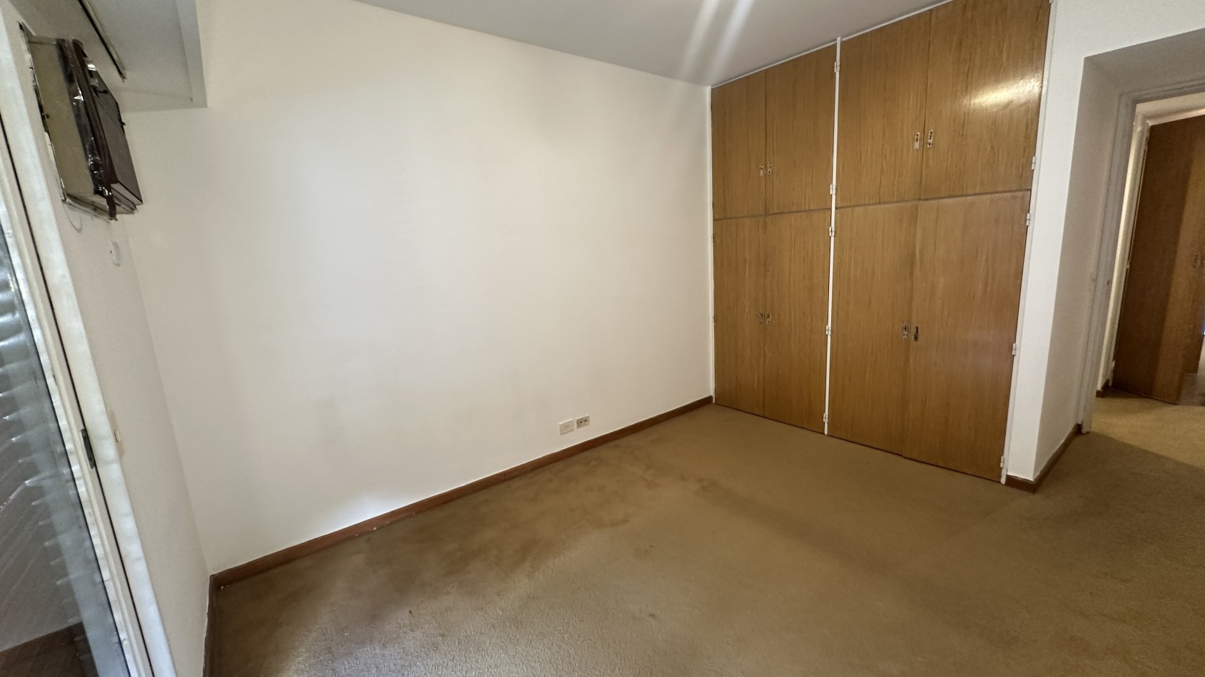 VENTA. Piso Unico 2 Dorm Y Dependencia de Servicio Cochera Fija Cubierta Baulera. BELGRANO