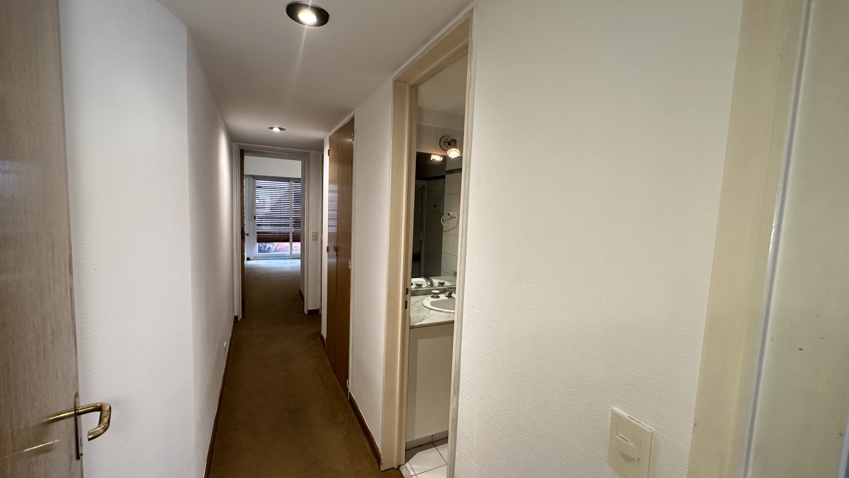 VENTA. Piso Unico 2 Dorm Y Dependencia de Servicio Cochera Fija Cubierta Baulera. BELGRANO