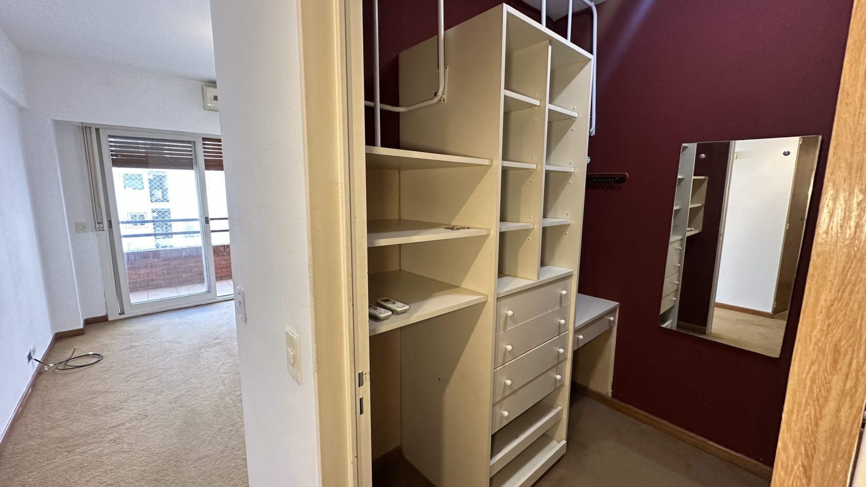 VENTA. Piso Unico 2 Dorm Y Dependencia de Servicio Cochera Fija Cubierta Baulera. BELGRANO