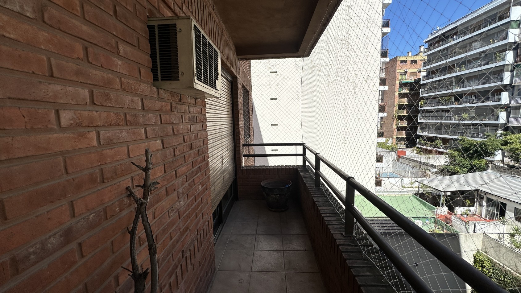 VENTA. Piso Unico 2 Dorm Y Dependencia de Servicio Cochera Fija Cubierta Baulera. BELGRANO
