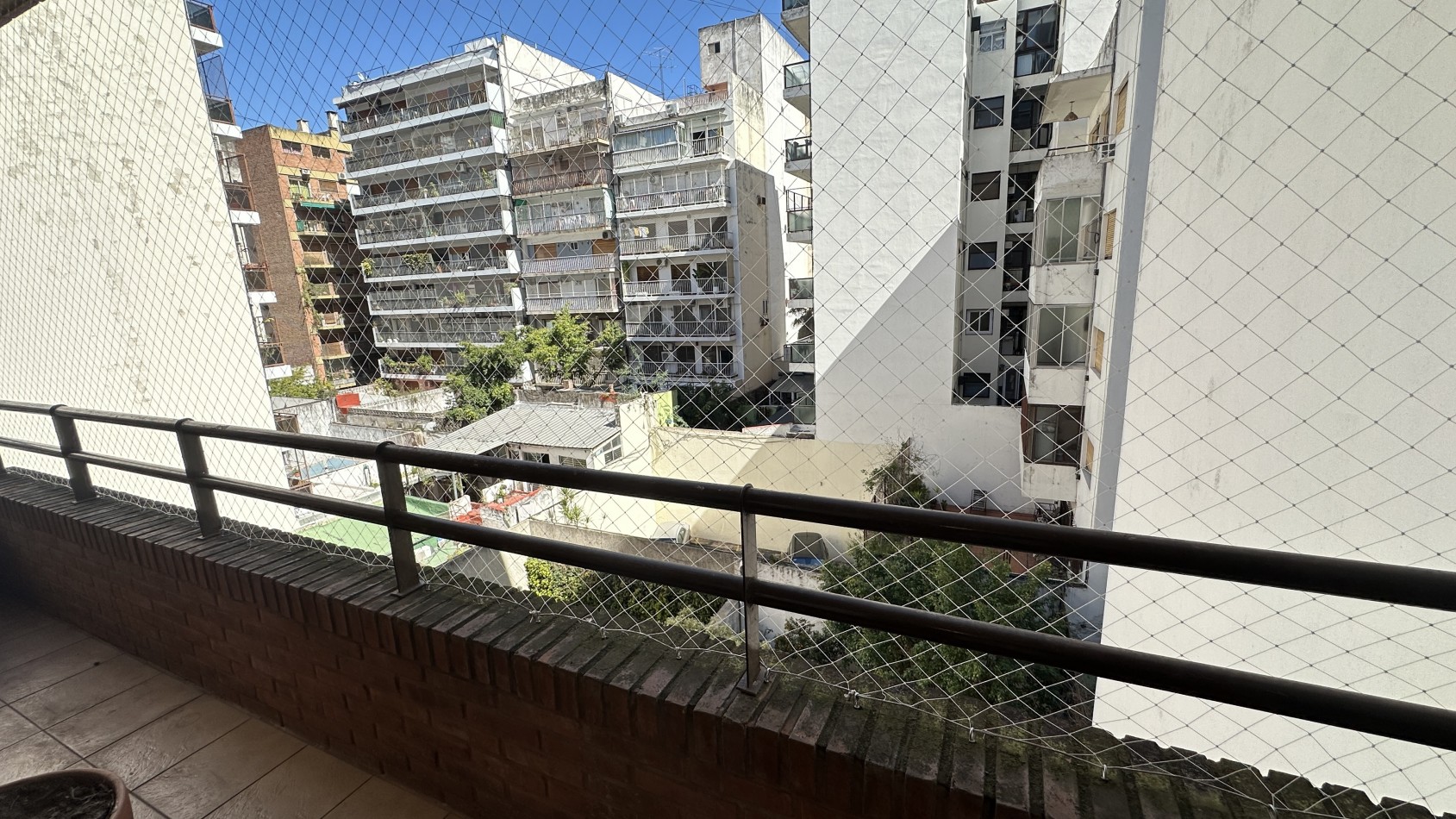 VENTA. Piso Unico 2 Dorm Y Dependencia de Servicio Cochera Fija Cubierta Baulera. BELGRANO