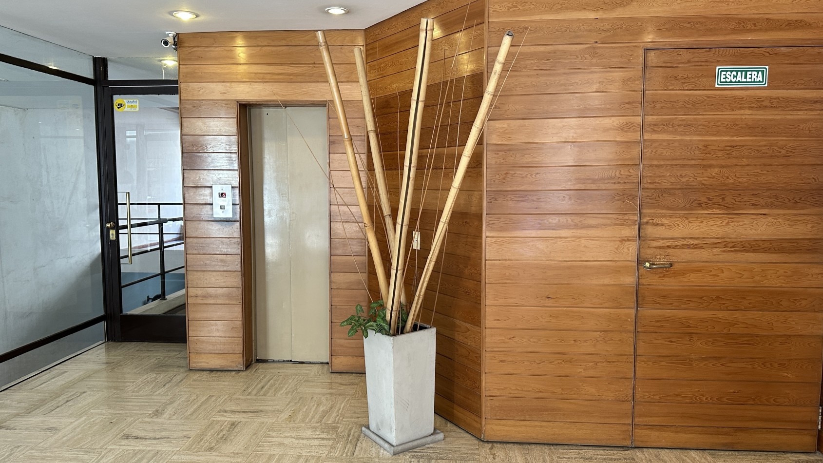 VENTA. Piso Unico 2 Dorm Y Dependencia de Servicio Cochera Fija Cubierta Baulera. BELGRANO