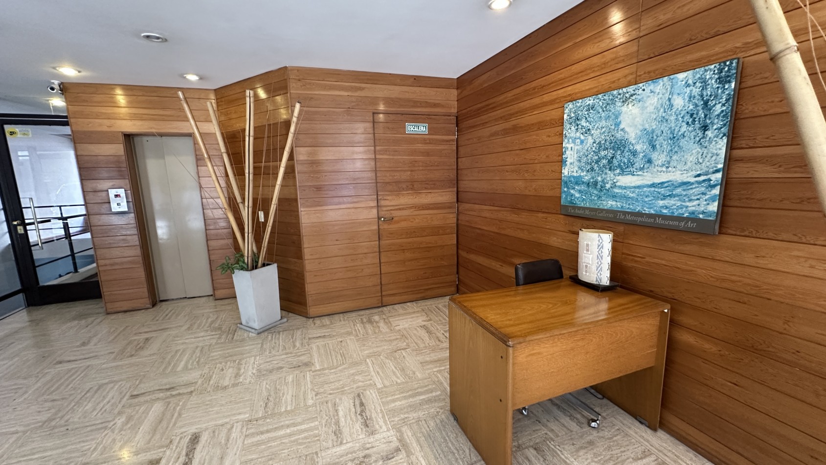 VENTA. Piso Unico 2 Dorm Y Dependencia de Servicio Cochera Fija Cubierta Baulera. BELGRANO