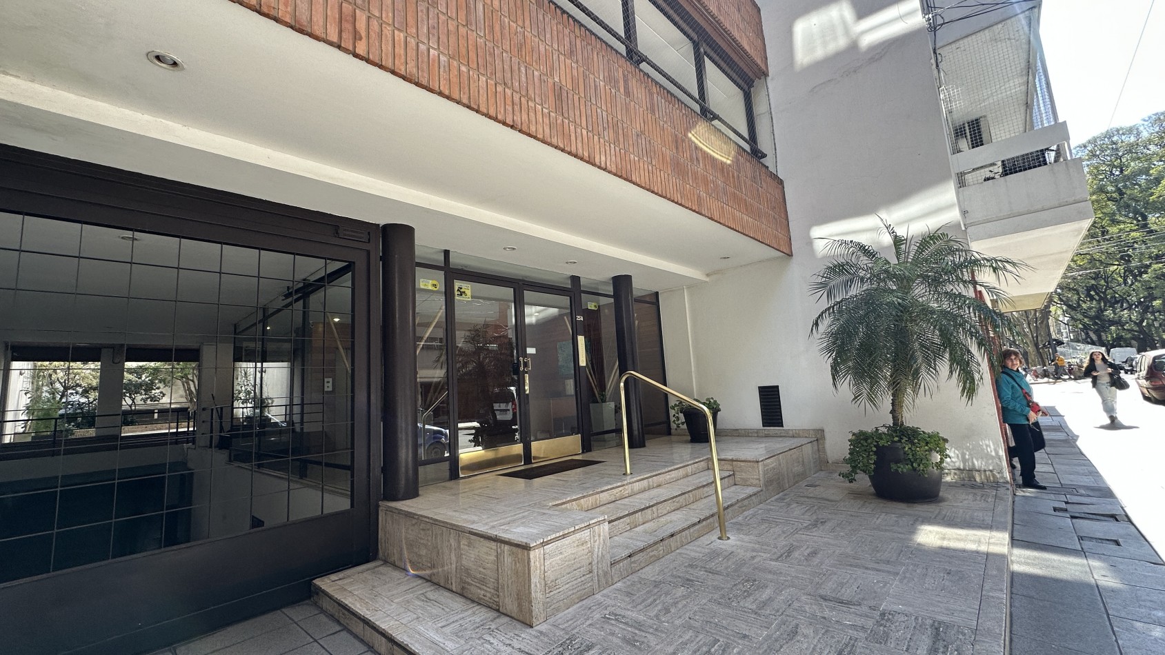 VENTA. Piso Unico 2 Dorm Y Dependencia de Servicio Cochera Fija Cubierta Baulera. BELGRANO