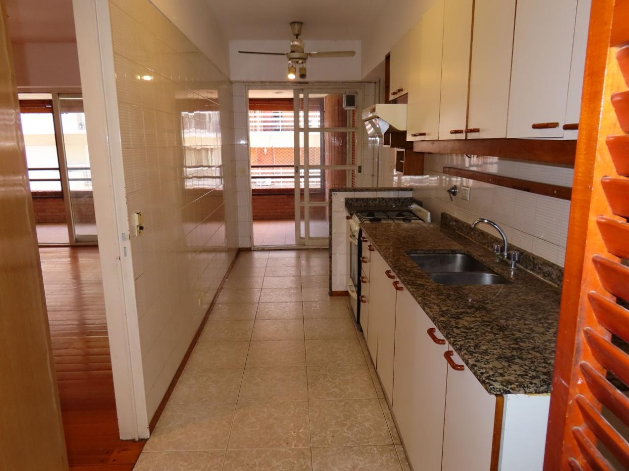 VENTA. Piso Unico 2 Dorm Y Dependencia de Servicio Cochera Fija Cubierta Baulera. BELGRANO