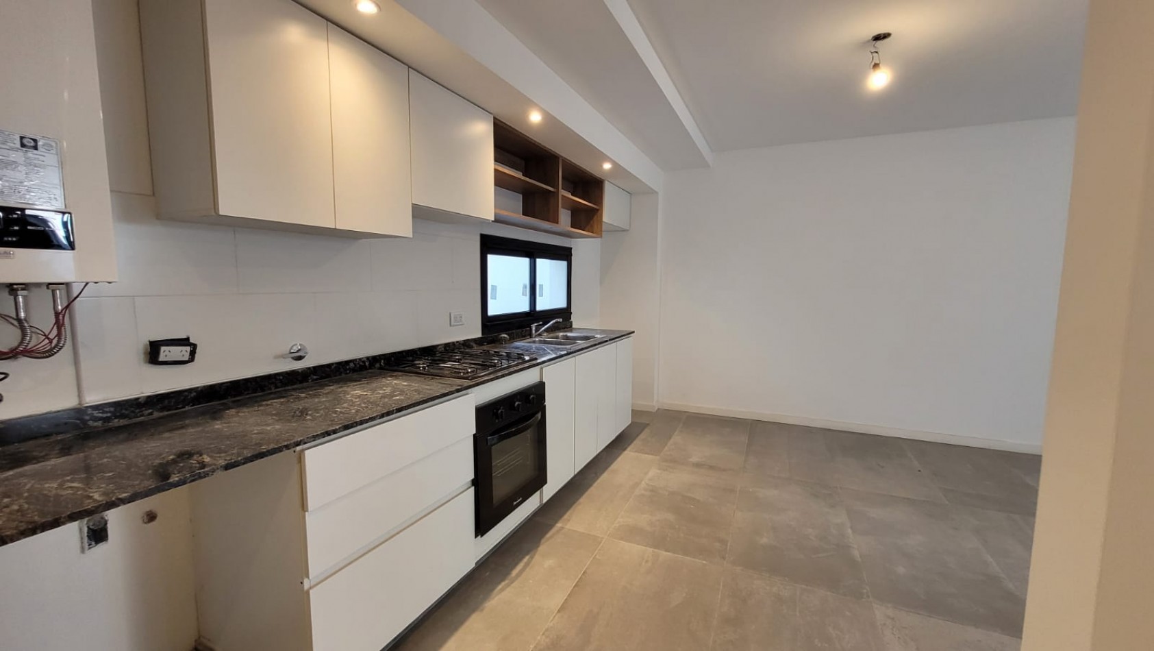 ALQUILADO. ALQUILER. Departamento de 2 Ambientes Al Contrafrente Balcon Aterrazado con Parrilla