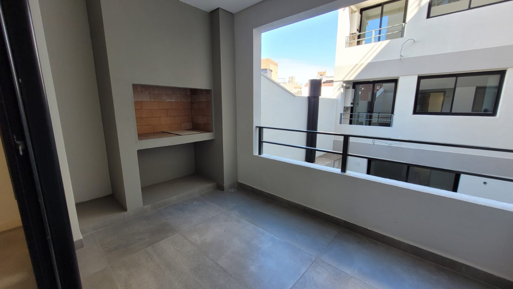 ALQUILADO. ALQUILER. Departamento de 2 Ambientes Al Contrafrente Balcon Aterrazado con Parrilla