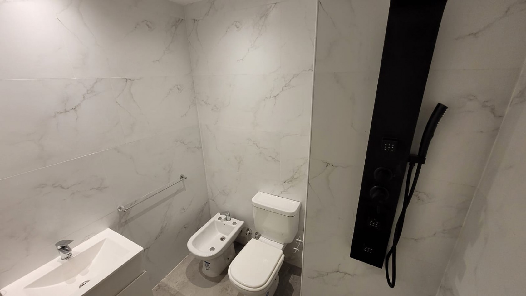 ALQUILADO. ALQUILER. Departamento de 2 Ambientes Al Contrafrente Balcon Aterrazado con Parrilla