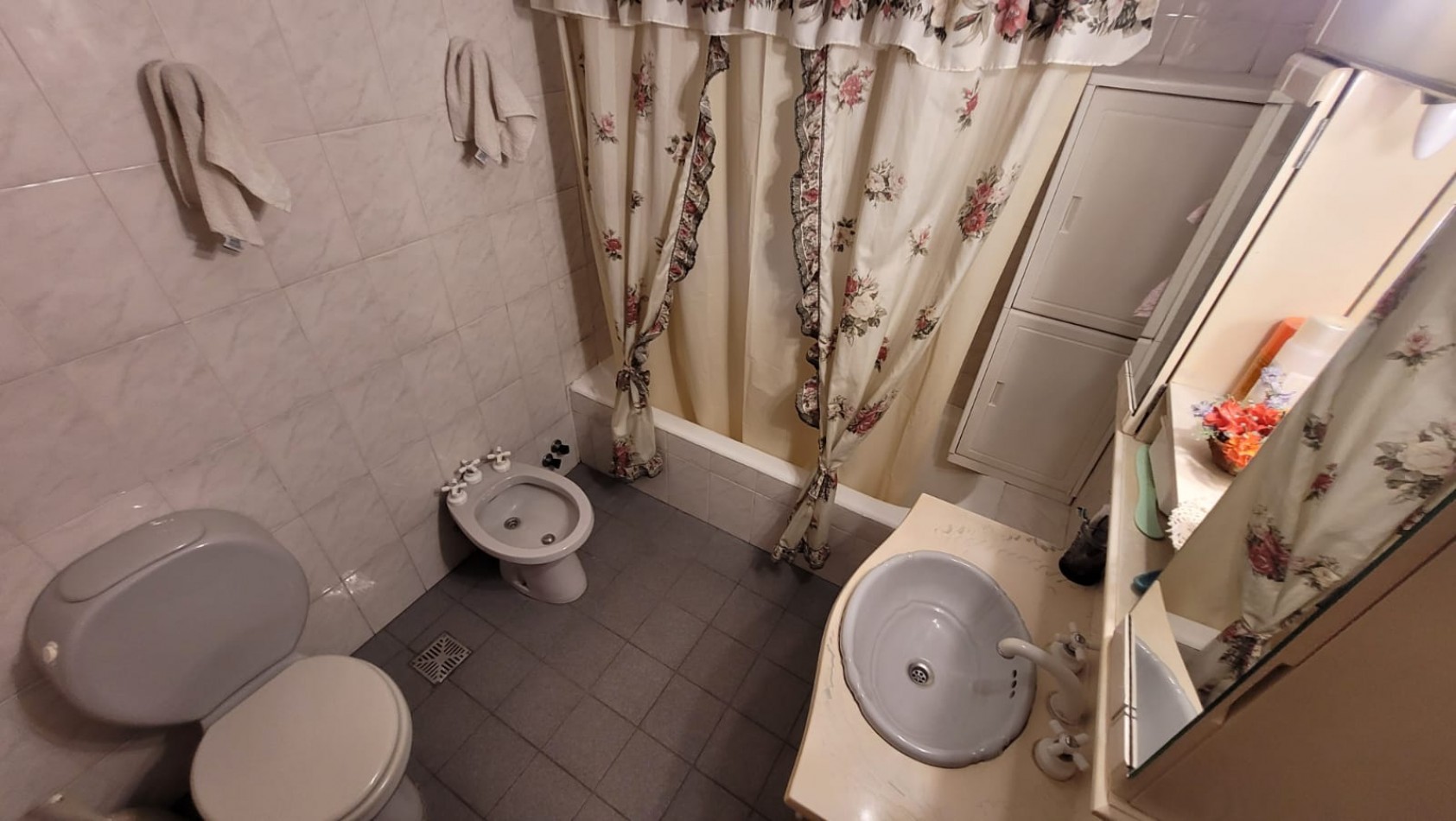 EN VENTA. PH 3 Ambientes tipo duplex.  Cochera, Patios, Terraza y Pileta. SAAVEDRA