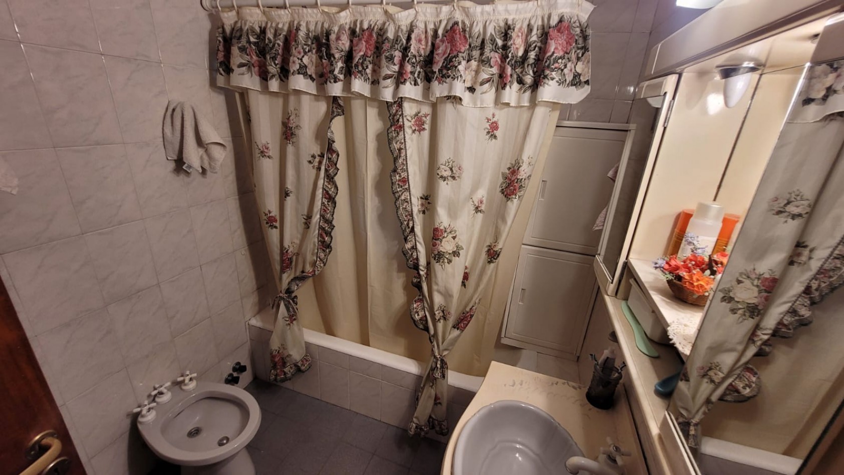 EN VENTA. PH 3 Ambientes tipo duplex.  Cochera, Patios, Terraza y Pileta. SAAVEDRA