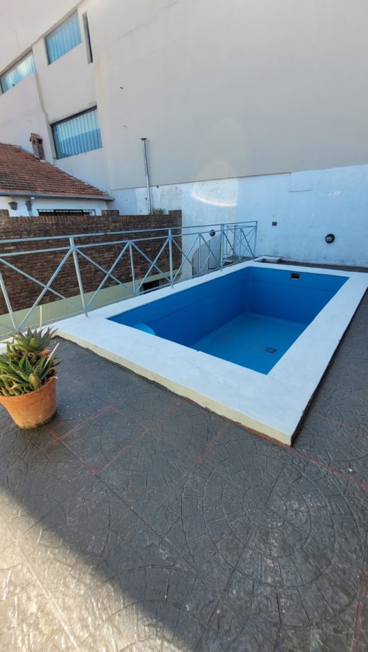 EN VENTA. PH 3 Ambientes tipo duplex.  Cochera, Patios, Terraza y Pileta. SAAVEDRA