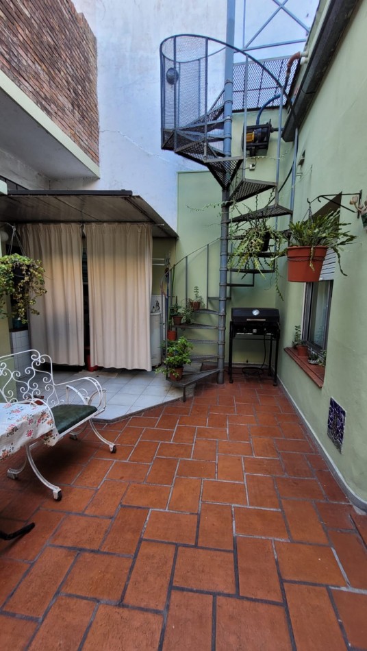 EN VENTA. PH 3 Ambientes tipo duplex.  Cochera, Patios, Terraza y Pileta. SAAVEDRA