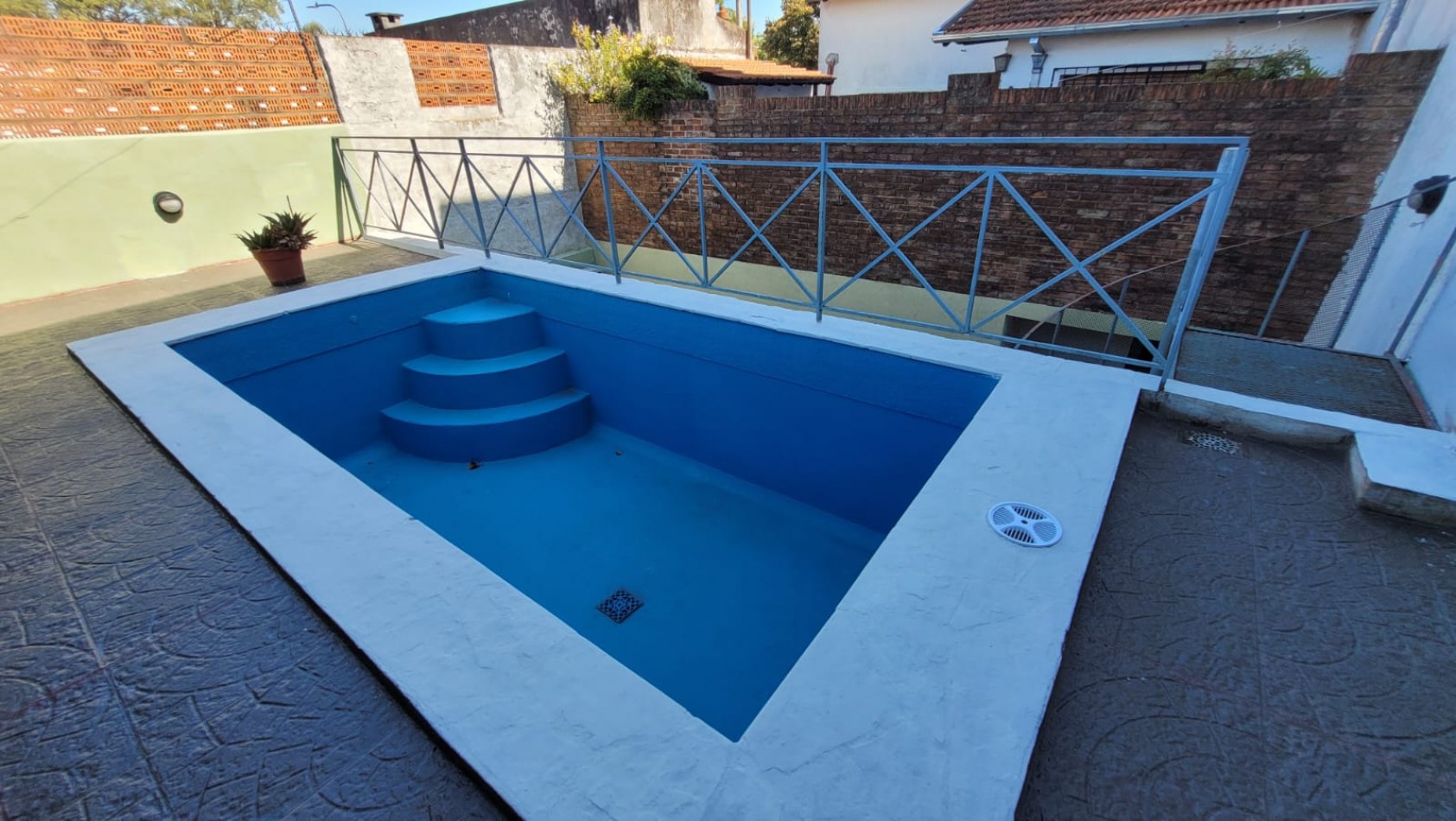 EN VENTA. PH 3 Ambientes tipo duplex.  Cochera, Patios, Terraza y Pileta. SAAVEDRA