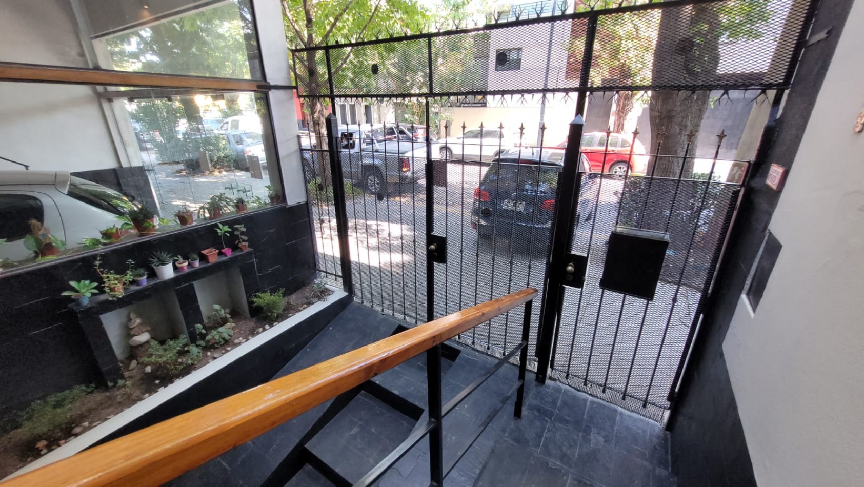 EN VENTA. PH 3 Ambientes tipo duplex.  Cochera, Patios, Terraza y Pileta. SAAVEDRA