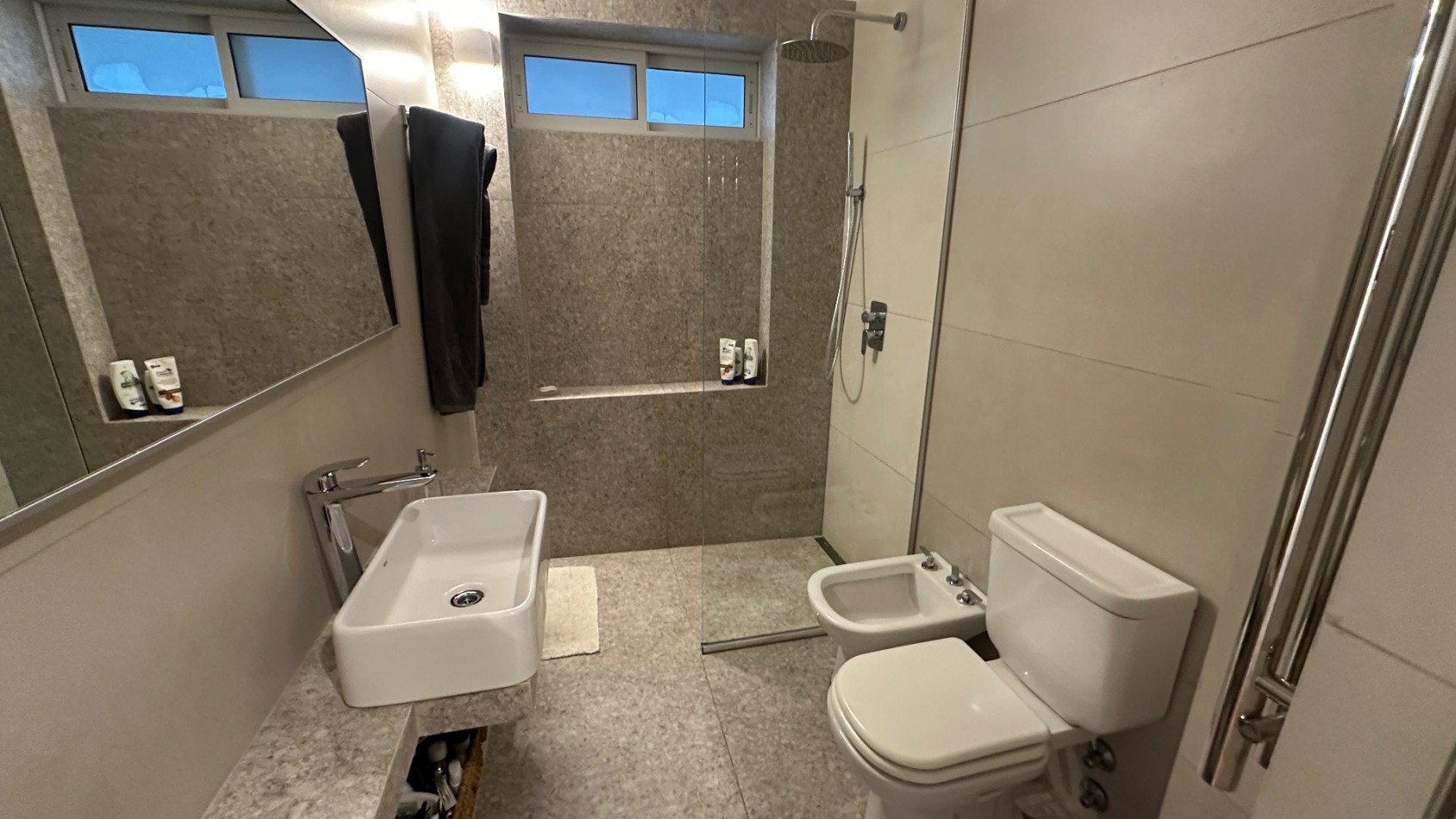 VENTA. Semipiso Torre 4 Amb con Dependencia 294 m² Doble Cochera Terraza Propia 100 m². PALERMO CHICO