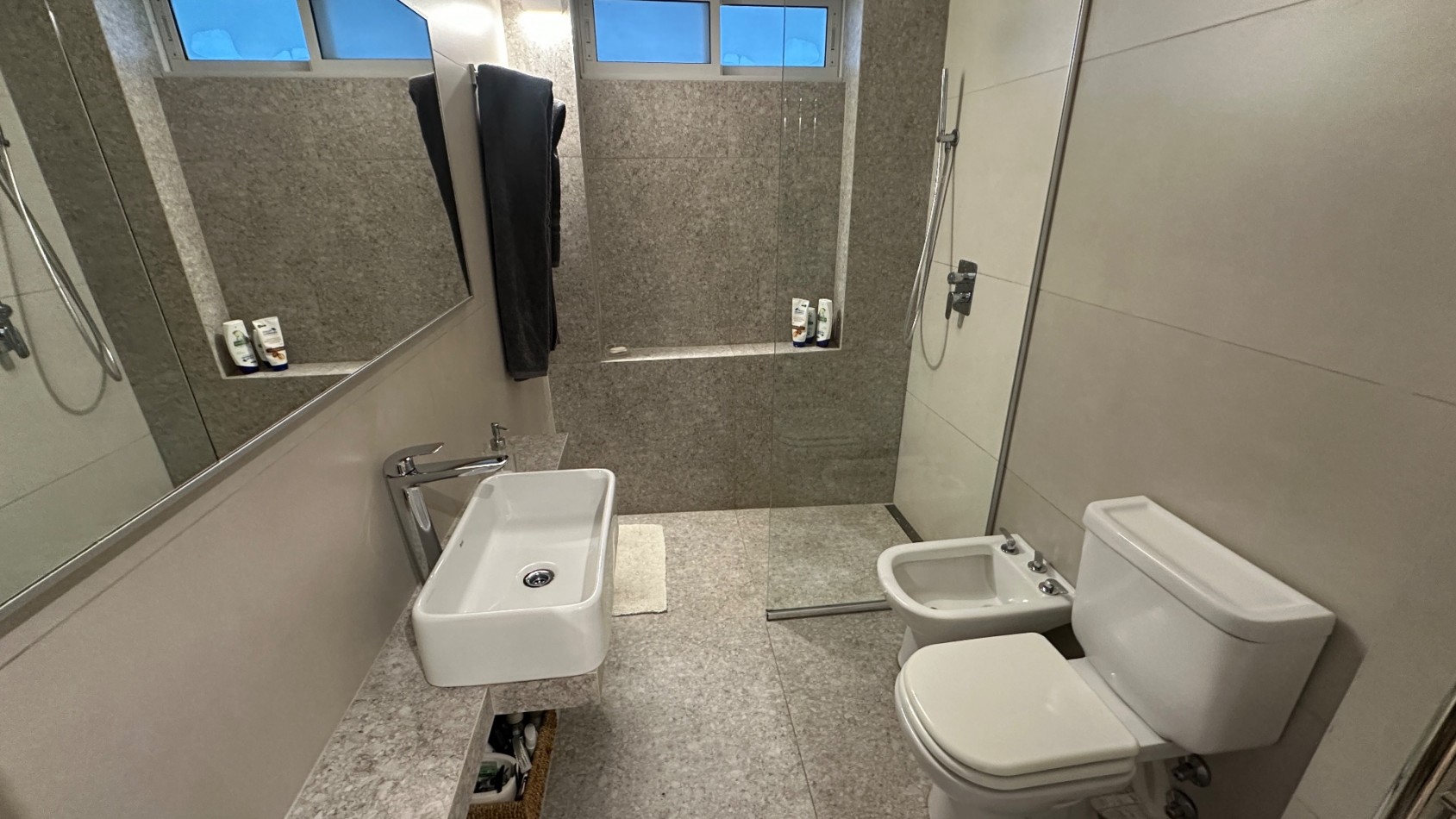 VENTA. Semipiso Torre 4 Amb con Dependencia 294 m² Doble Cochera Terraza Propia 100 m². PALERMO CHICO