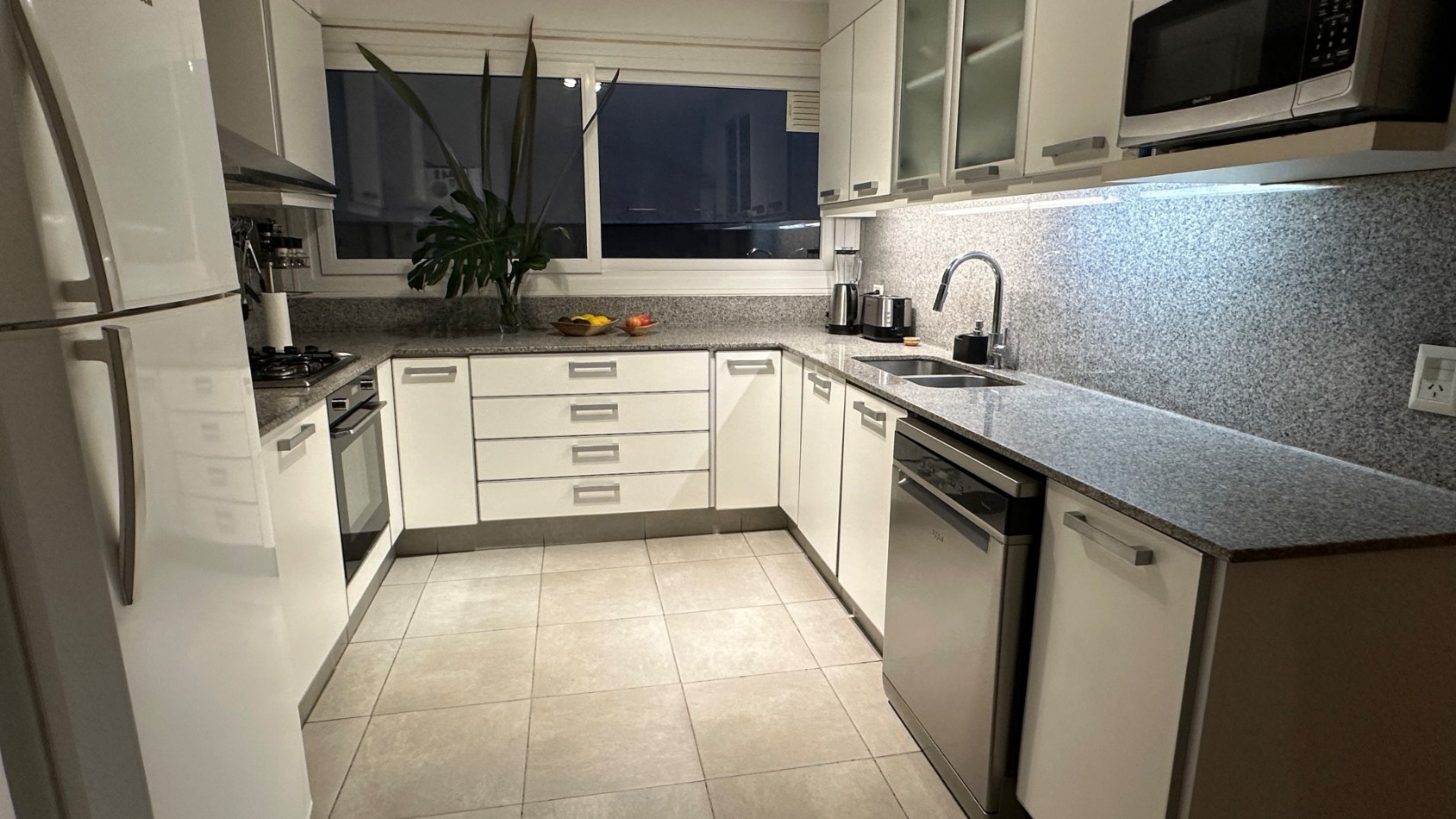 VENTA. Semipiso Torre 4 Amb con Dependencia 294 m² Doble Cochera Terraza Propia 100 m². PALERMO CHICO