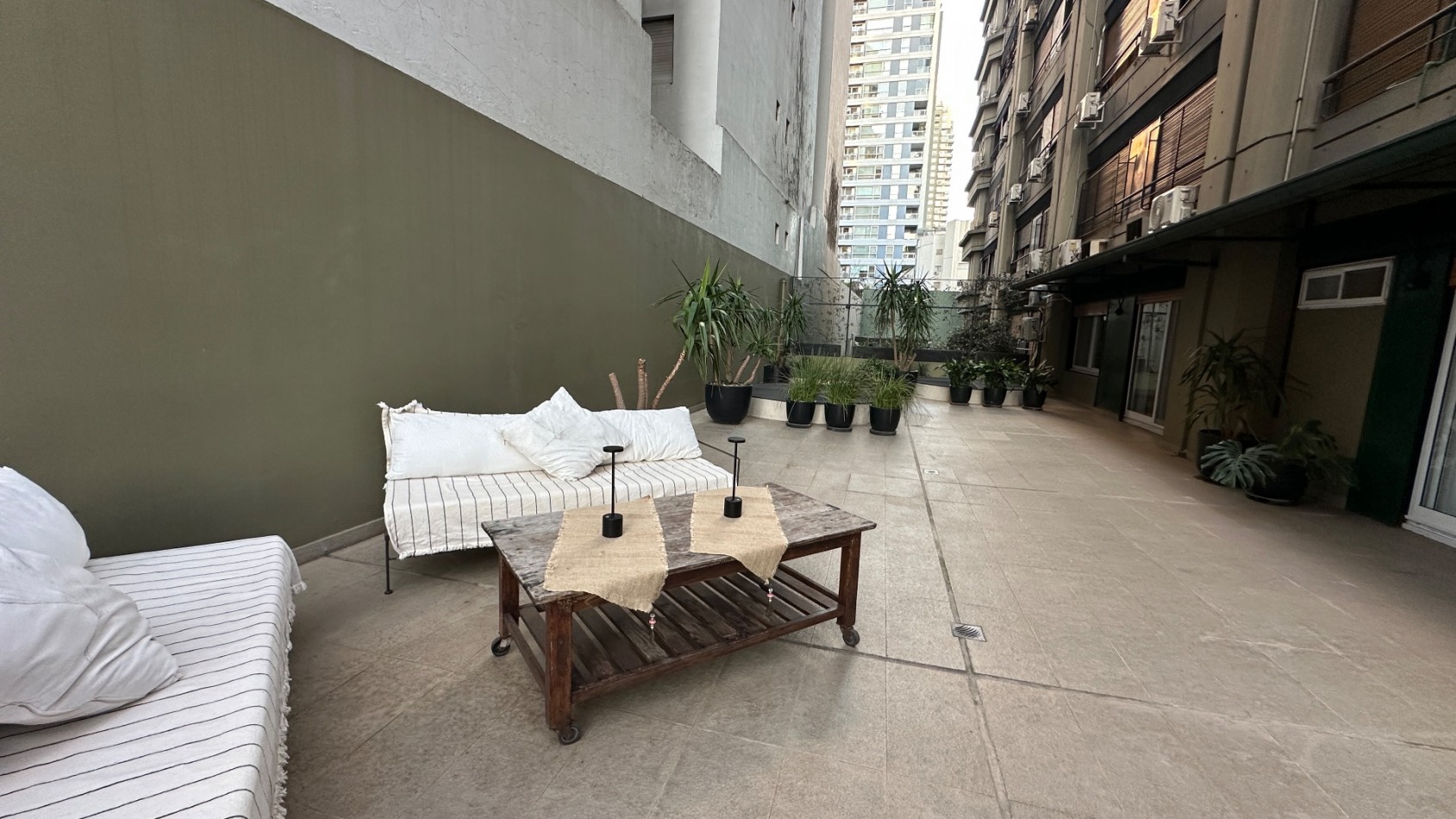 VENTA. Semipiso Torre 4 Amb con Dependencia 294 m² Doble Cochera Terraza Propia 100 m². PALERMO CHICO