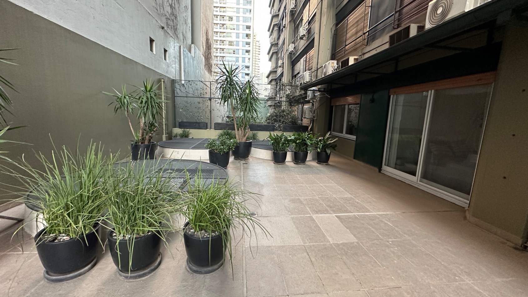 VENTA. Semipiso Torre 4 Amb con Dependencia 294 m² Doble Cochera Terraza Propia 100 m². PALERMO CHICO