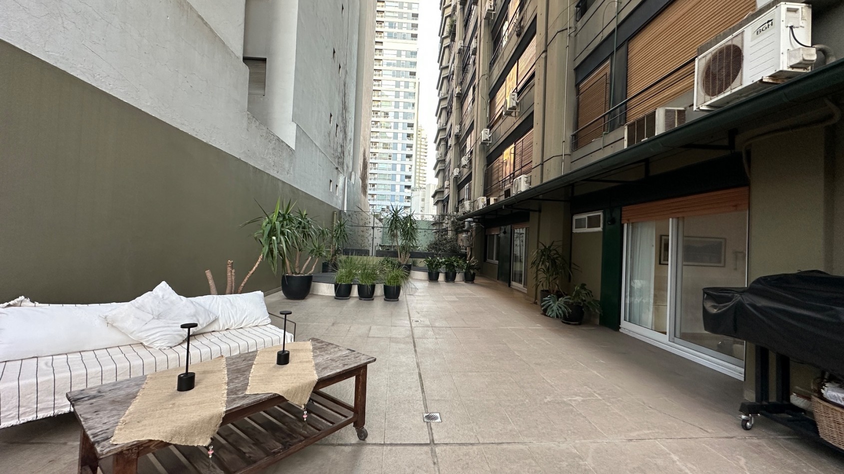 VENTA. Semipiso Torre 4 Amb con Dependencia 294 m² Doble Cochera Terraza Propia 100 m². PALERMO CHICO